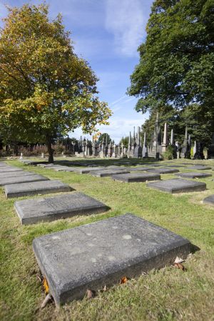 undercliffe september 26 2011 quaker graves sm.jpg